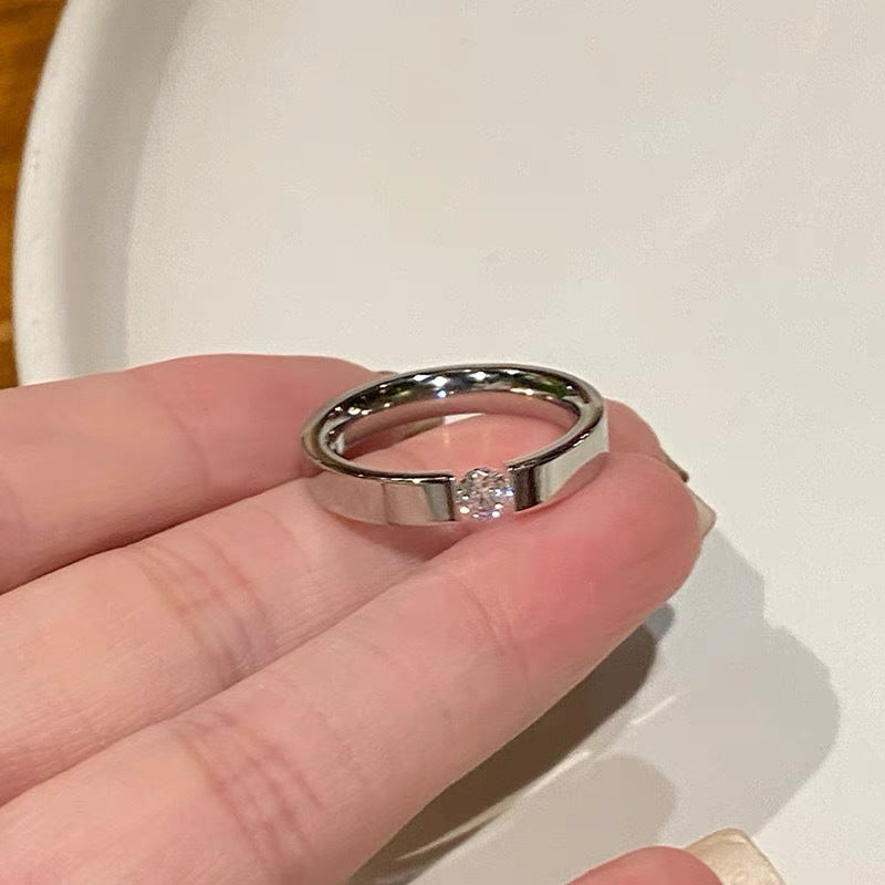 Silver Solitaire Zircon Band Ring – Elegant Minimalist Jewelry

Classic & Elegant

Sterling Silver Solit