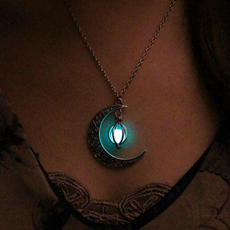 Luminous Moon Heart Pumpkin Necklace – Glow Pendant Jewelry

Gift-Focused