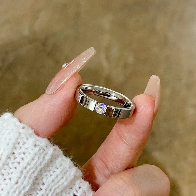 Silver Solitaire Zircon Band Ring – Elegant Minimalist Jewelry

Classic & Elegant

Sterling Silver Solit