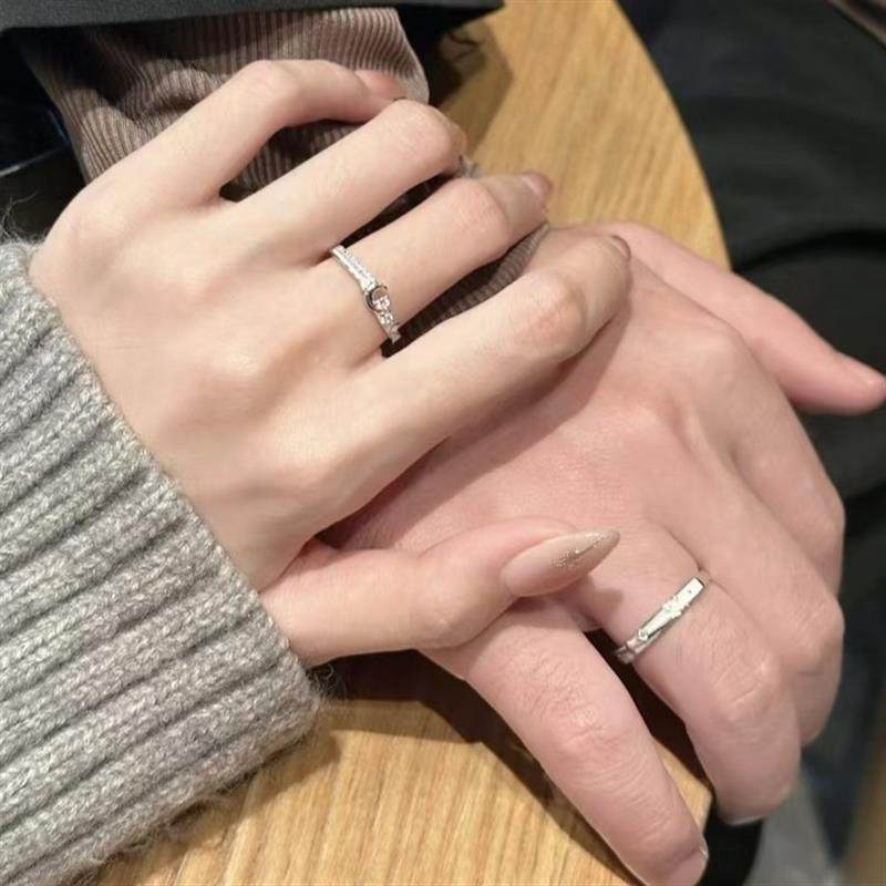 Luminous Star & Moon Ring – Glow-in-the-Dark Celestial Jewelry

Short & Clean